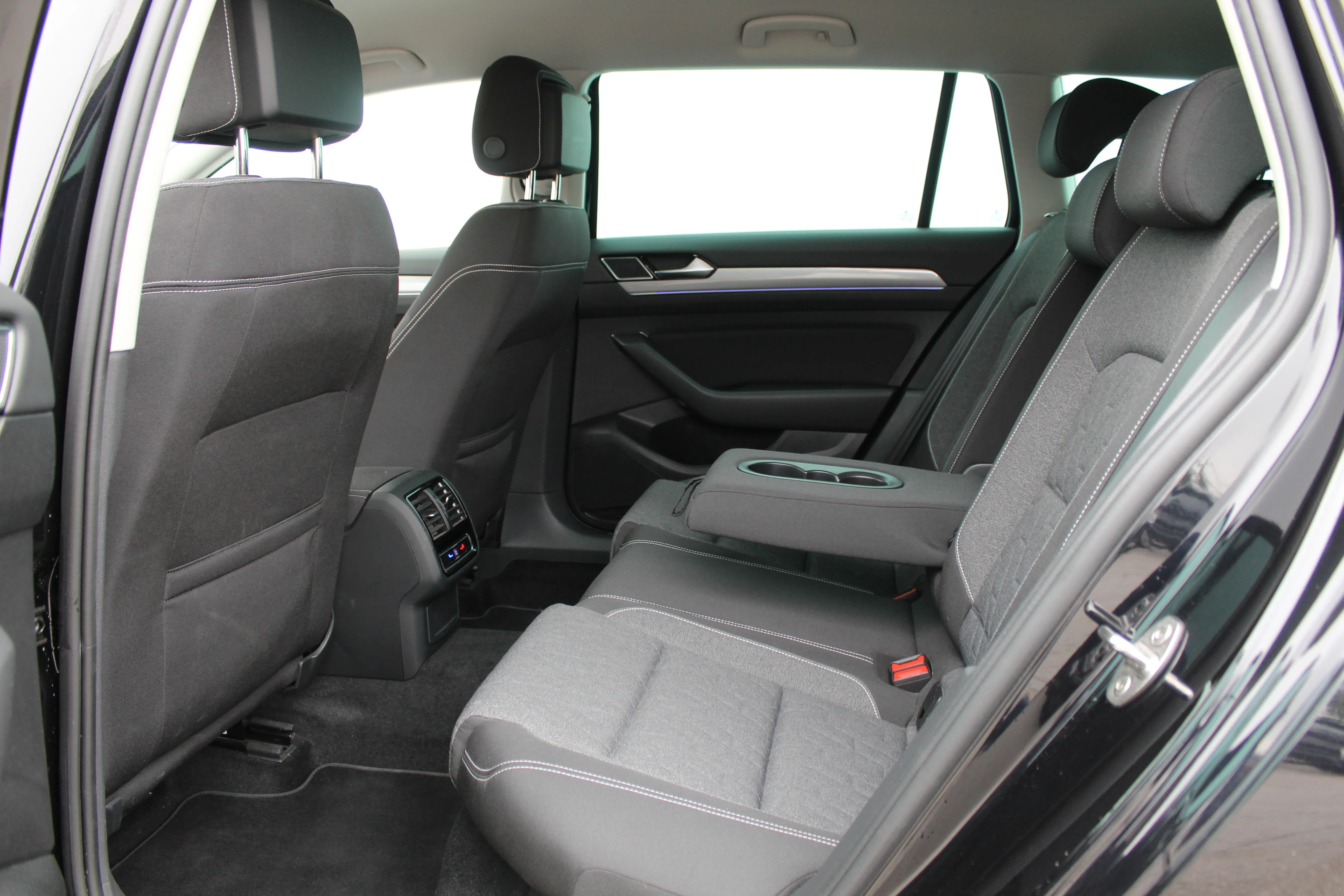 13153 volkswagen passat variant 2.0 tdi dsg business - slika 10