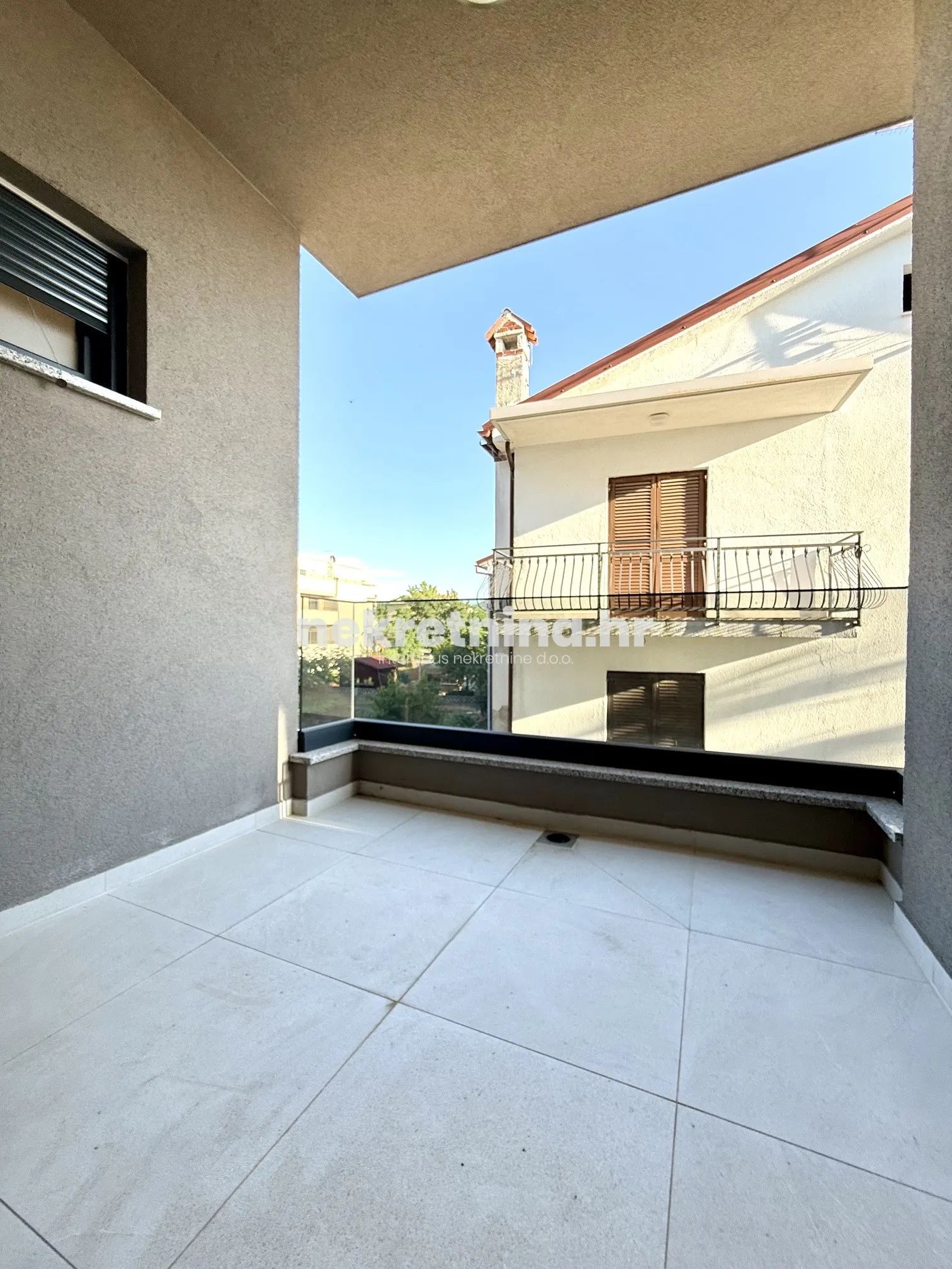 prodaja - trosobni stan: poreč, 105m2 + spremište 30m2, novogradnja - slika 25