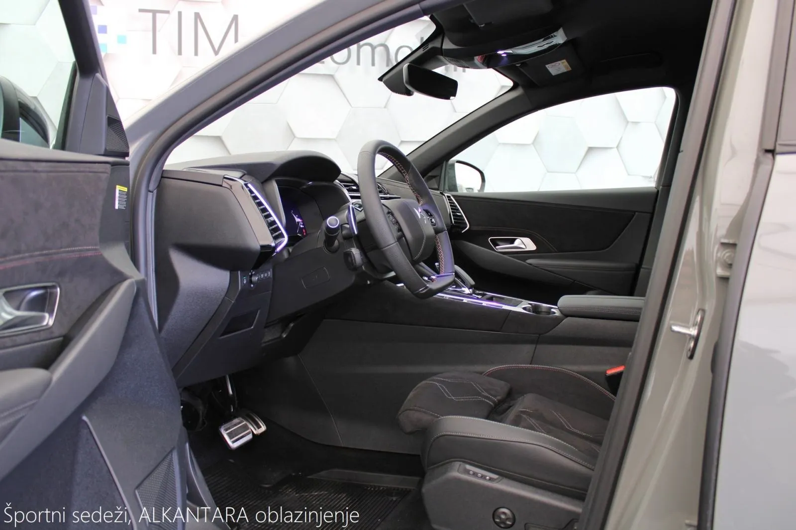 ds automobiles ds7 e-tense hybrid 300km 4x4 eat8 performance line+ - slika 9