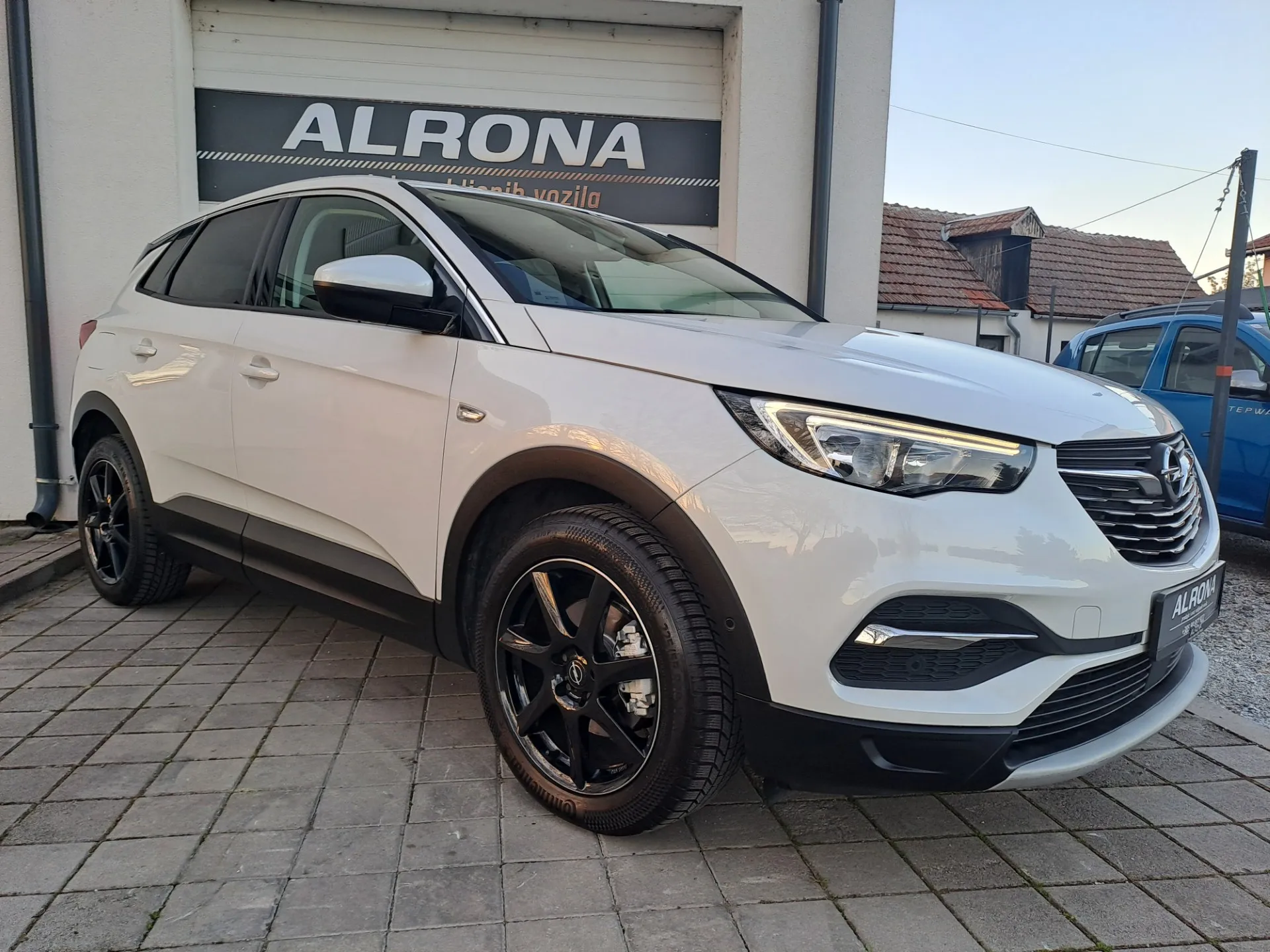 opel grandland 1.2 turbo*jamstvo*i.vlasnik,navi,led,novi zupčasti .. - slika 3