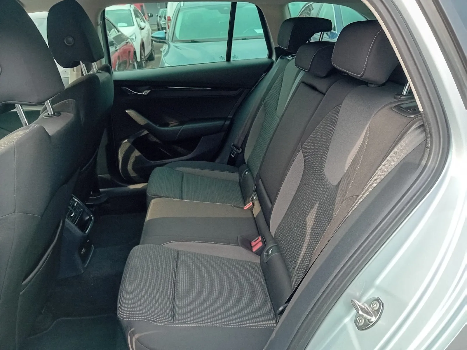 škoda octavia combi 2,0 tdi, ,do 2 godine jamstva,u sustavu pdv-a. - slika 12