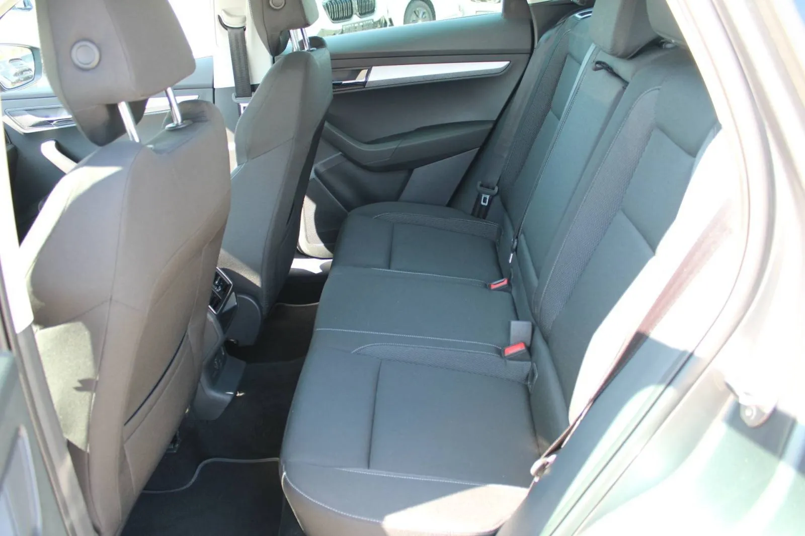 škoda karoq 1.5 tsi dsg *led, navigacija, kamera* - slika 19