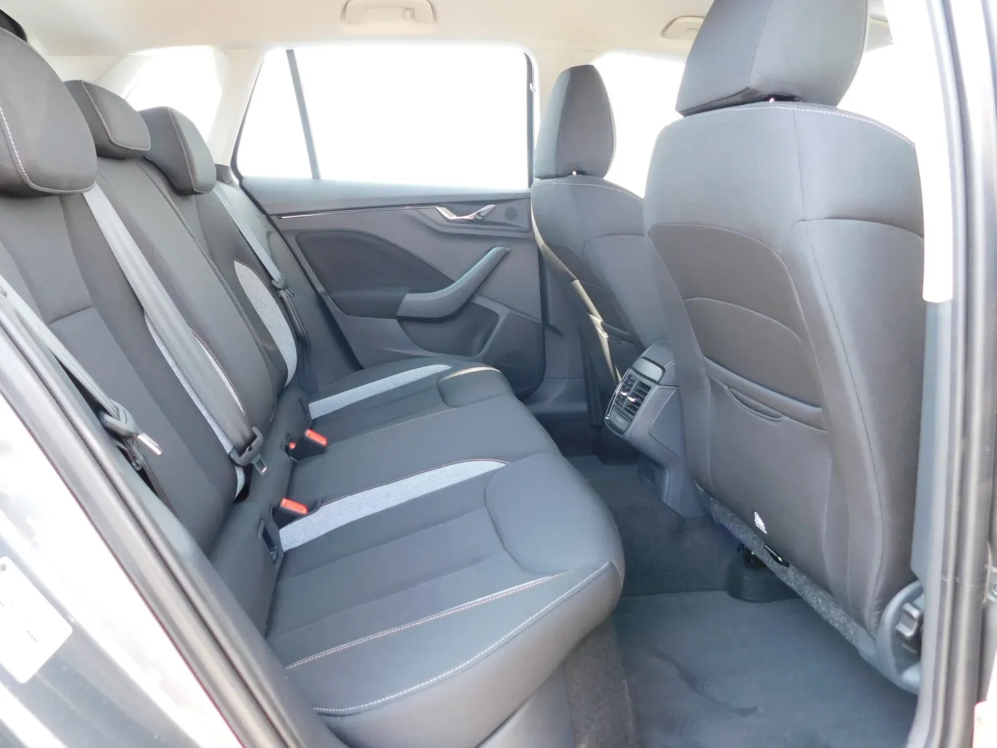11800 škoda kamiq fl selection 1.0 tsi dsg - slika 13