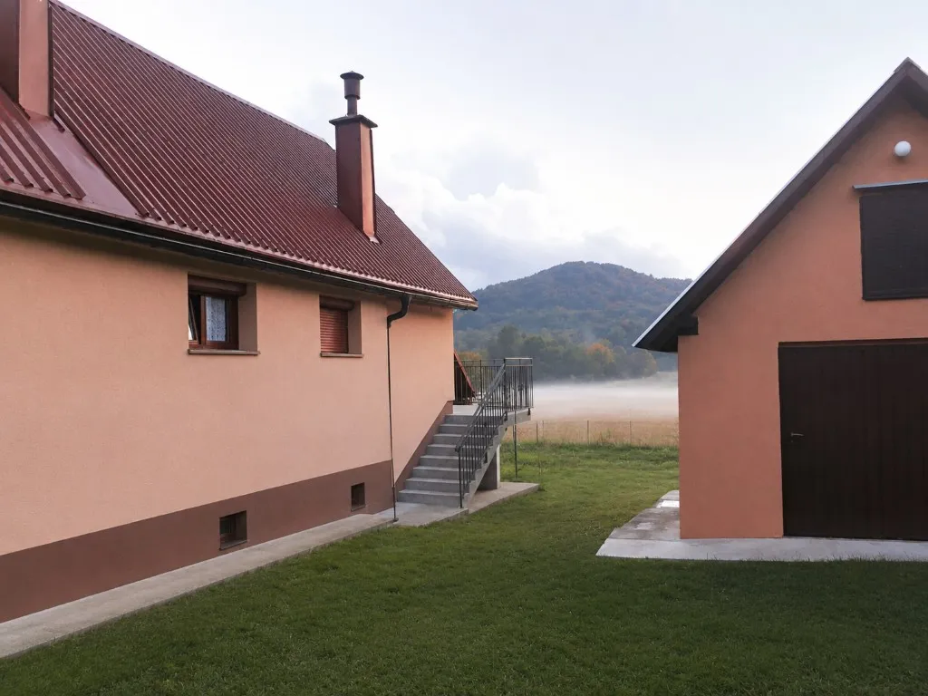 prodaje se atraktivna kuća u mrkoplju/gorski kotar potpuno adaptirana - slika 3