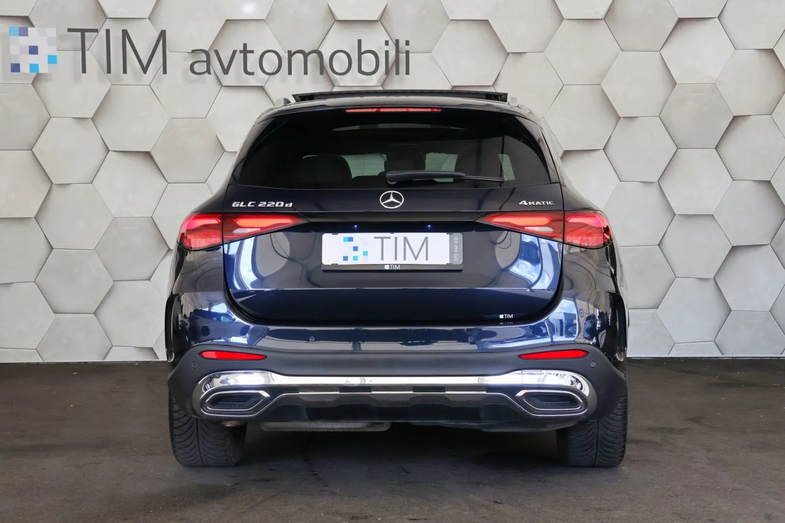 mercedes-benz glc 220d 4-matic 9g-tronic amg line airmatic pano - slika 7