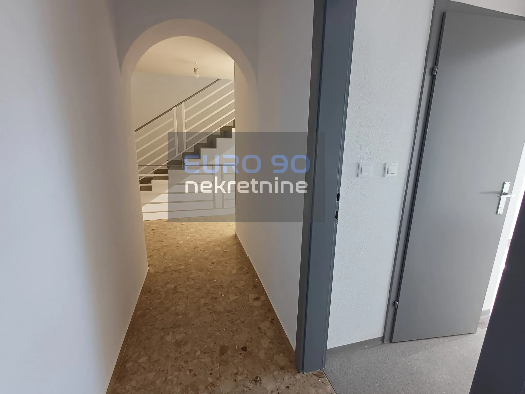 rtina- velika kuća s 12 apartmana, 1.red do mora i prekrasne plaže !! - slika 10