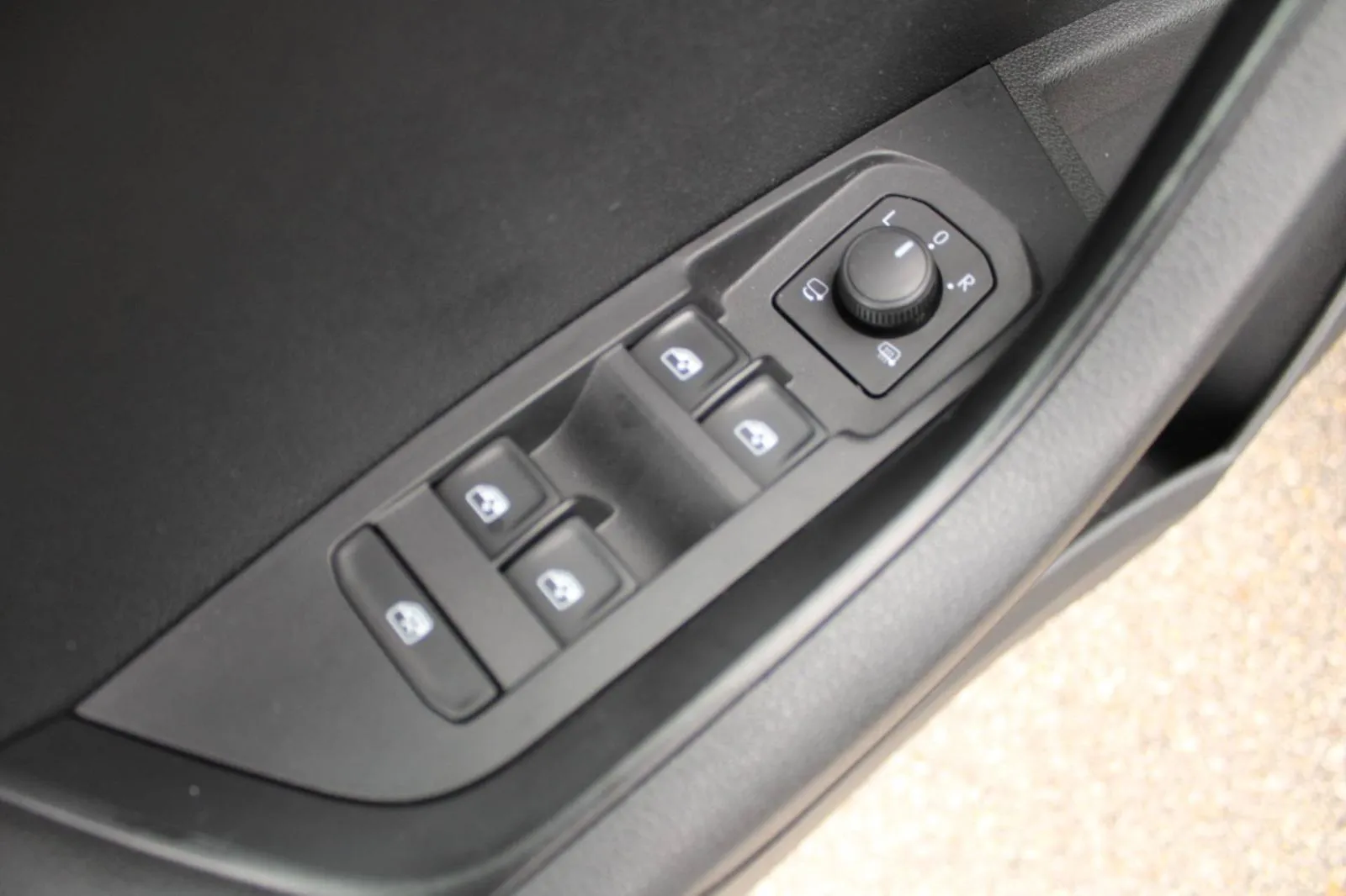 škoda karoq 2.0 tdi dsg *led, navigacija, kamera* - slika 15