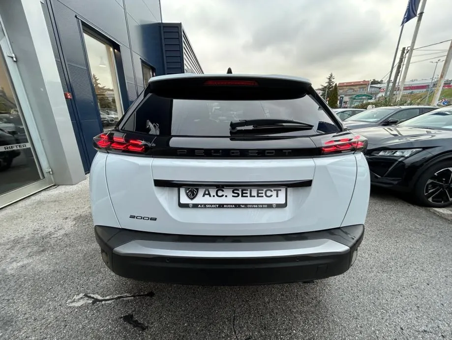 peugeot 2008 allure puretech 100 - slika 5