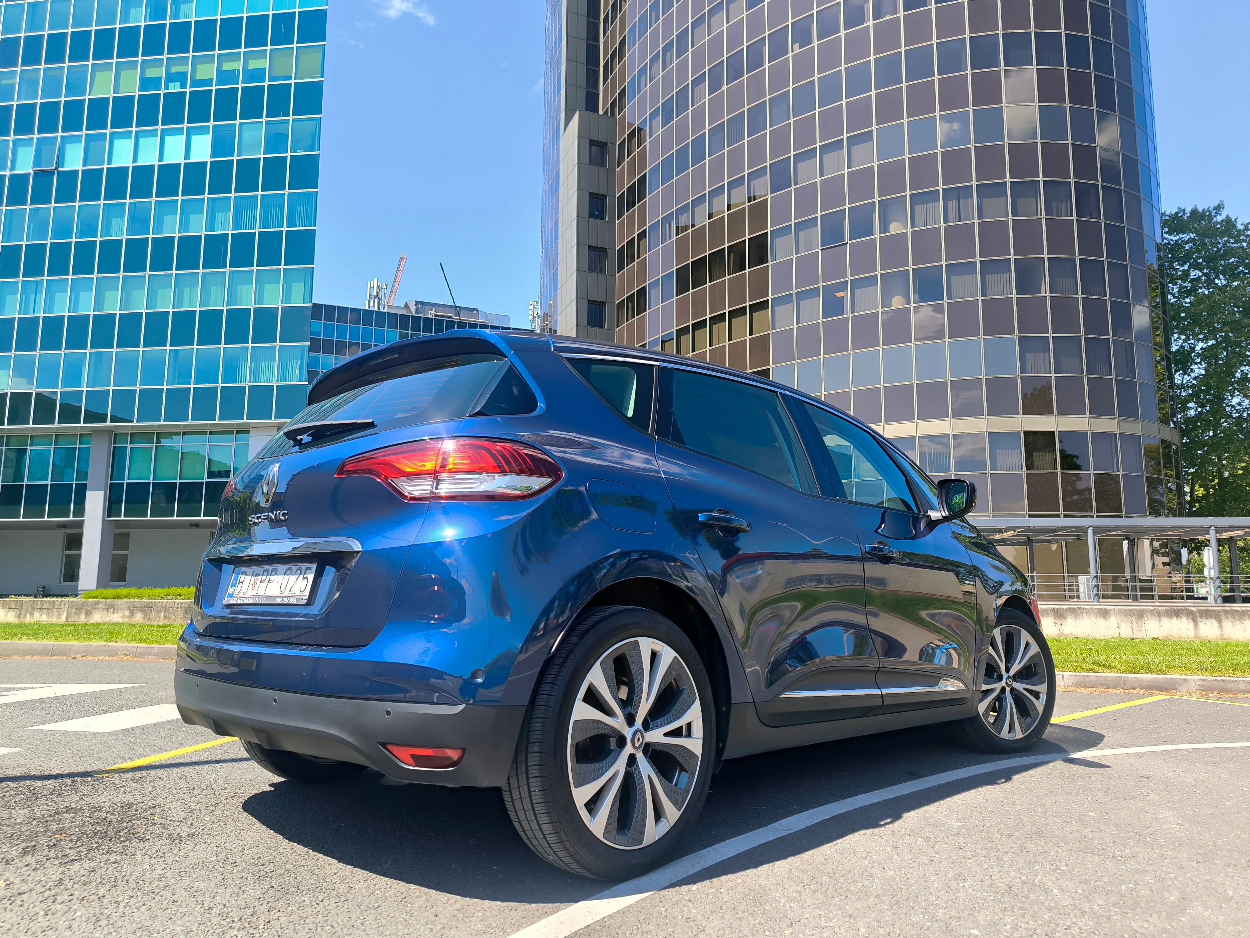 renault scenic 1,5dci, intens, full led, kamera, ekstra stanje - slika 14