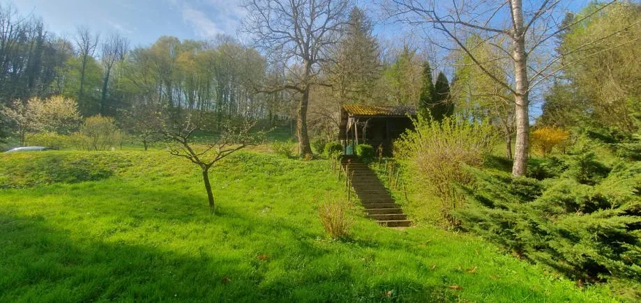 poljana sutlanska, drv. kućica i započ.gradnja kuće na imanju 11600m2 - slika 24