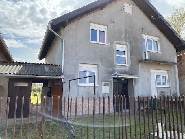 581. Vukovar, Augusta Cesarca 80, obiteljska kuća 225,81 m2, pz 42 m2