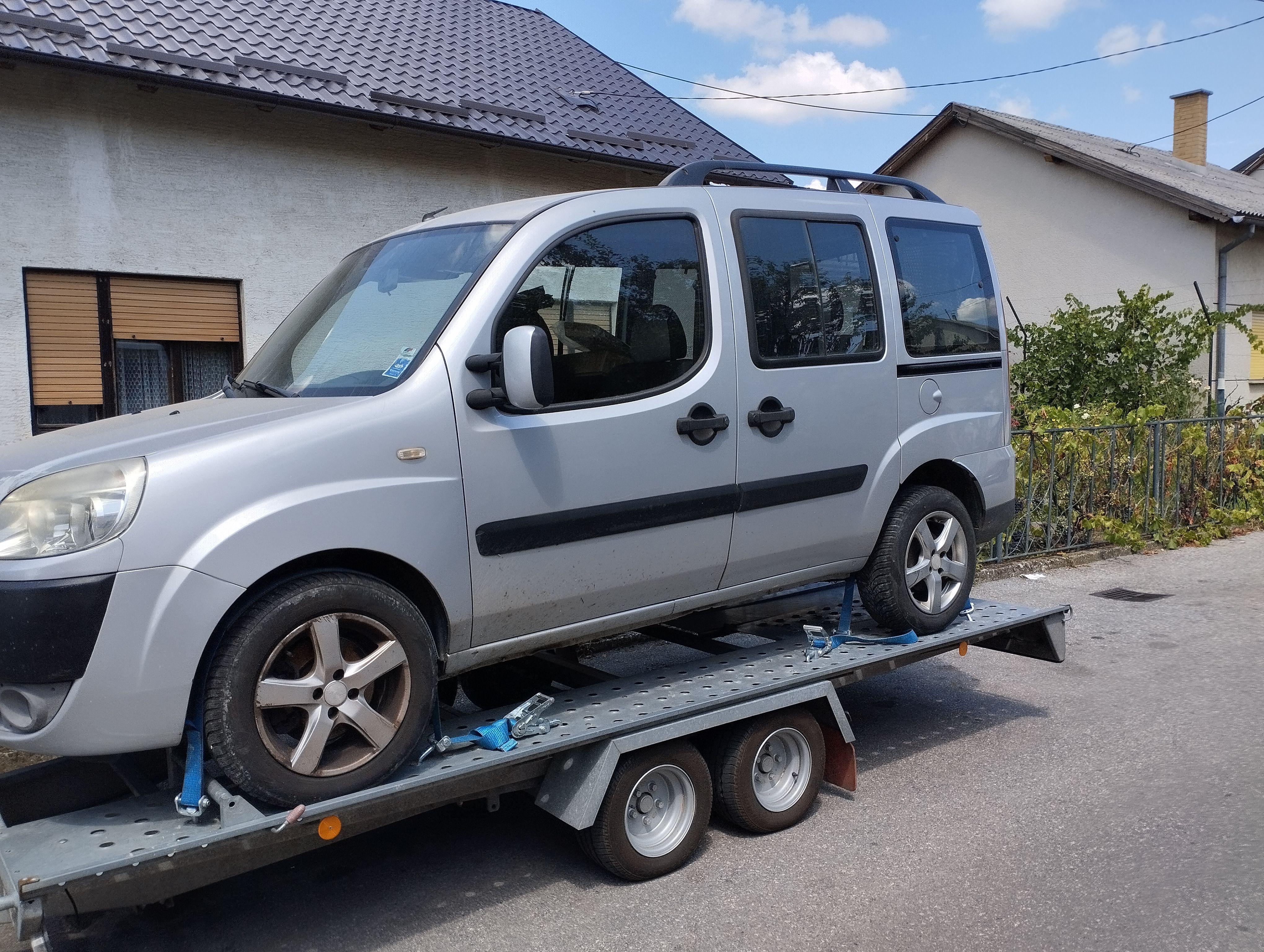 fiat doblo u dijelovima prodajem - slika 3