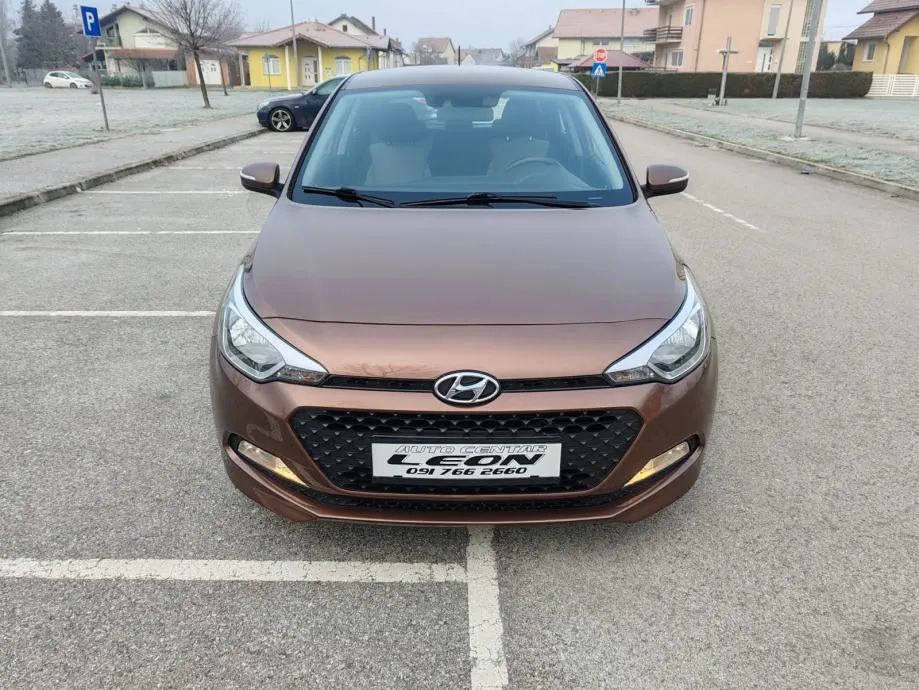 hyundai i20 , 162000 km, 2015 god, katice 24/36 rata - slika 2