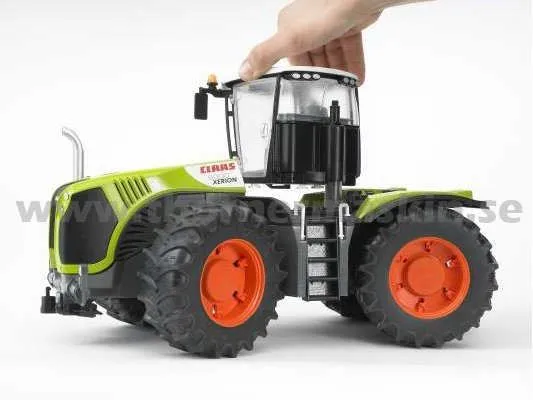 bruder traktor claas xerion 5000 - slika 4