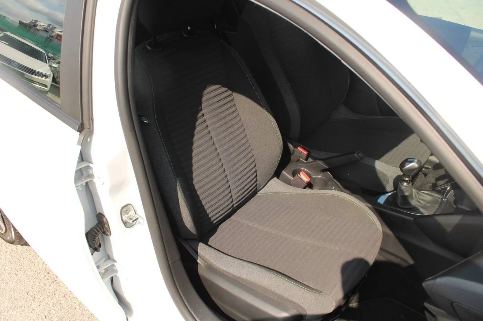 peugeot 208 1.2 puretech - slika 15