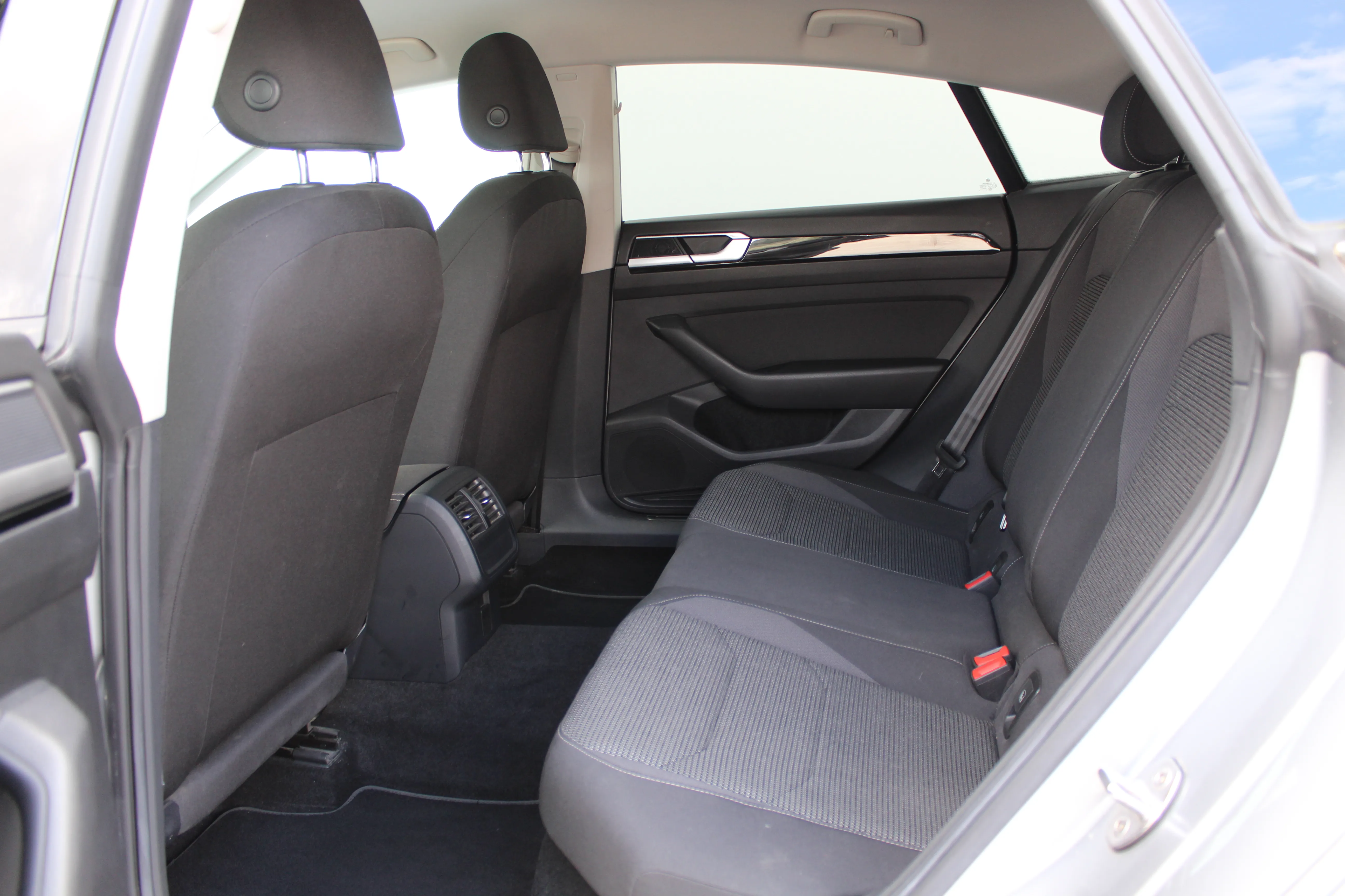 13152 volkswagen arteon 2.0 tdi elegance - slika 11