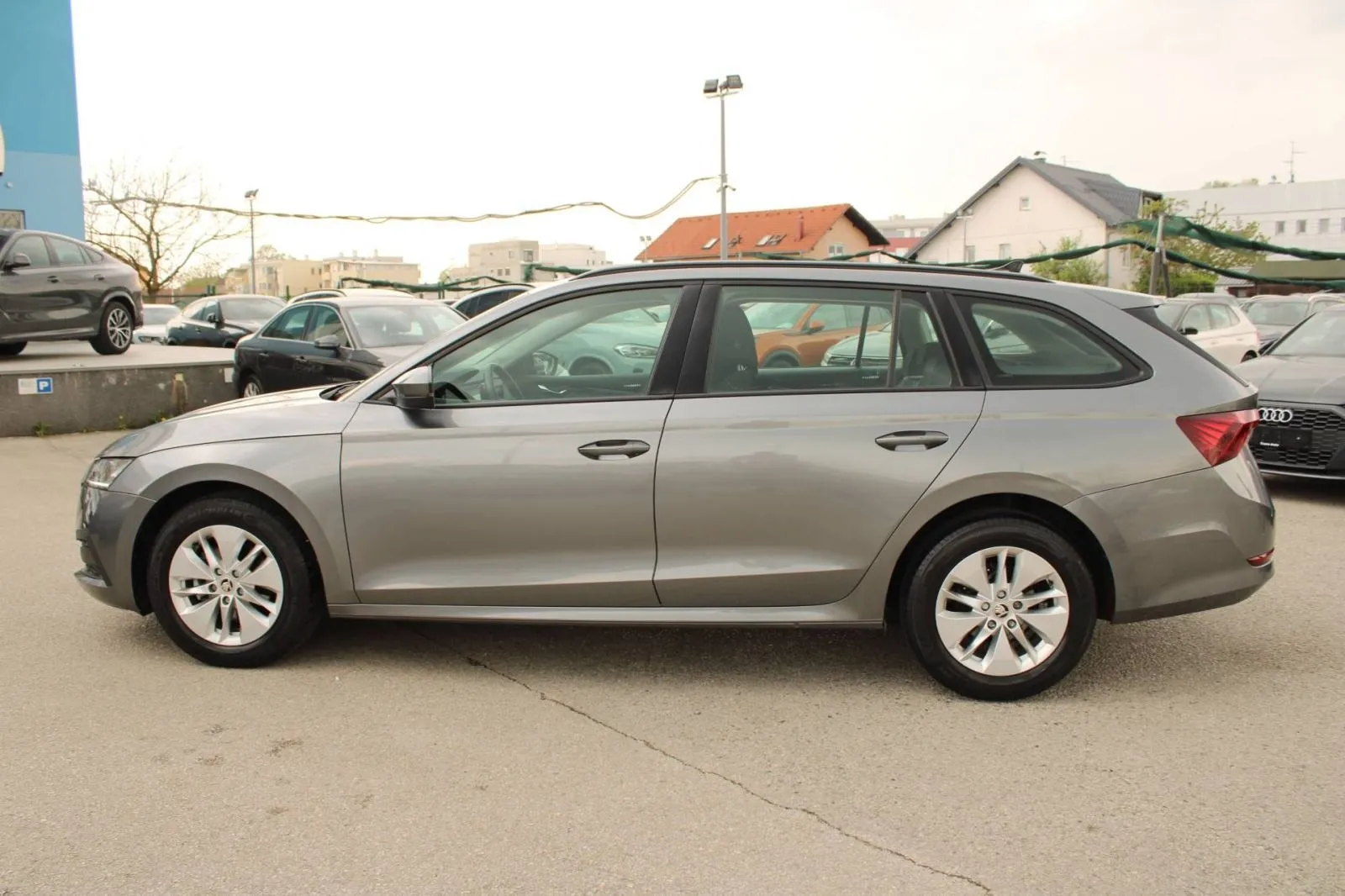 škoda octavia combi 2.0 tdi *led, navigacija, kamera* - slika 8