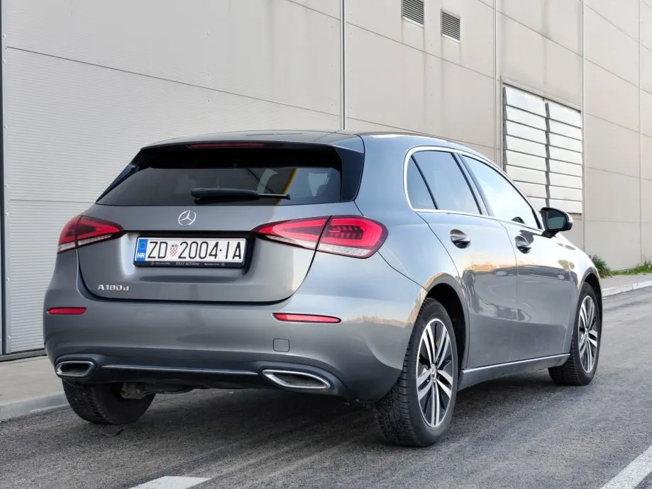 mercedes-benz a-klasa 180 d progressive aut. |led |kam |ambi |17''alu - slika 7