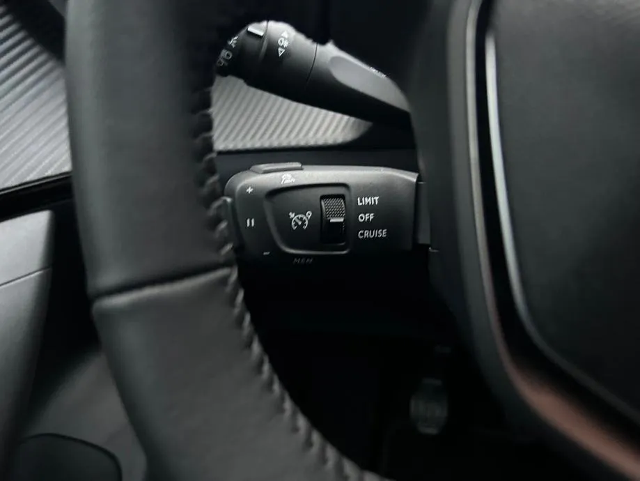 peugeot 2008 allure puretech 100 - slika 22
