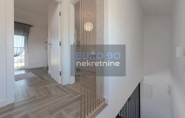 nin-namješten dvoetažan stan 84 m2, sa bazenom i pogledom na more!!! - slika 13