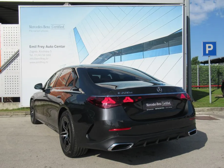 mercedes-benz e-klasa 220 d amg line - slika 8