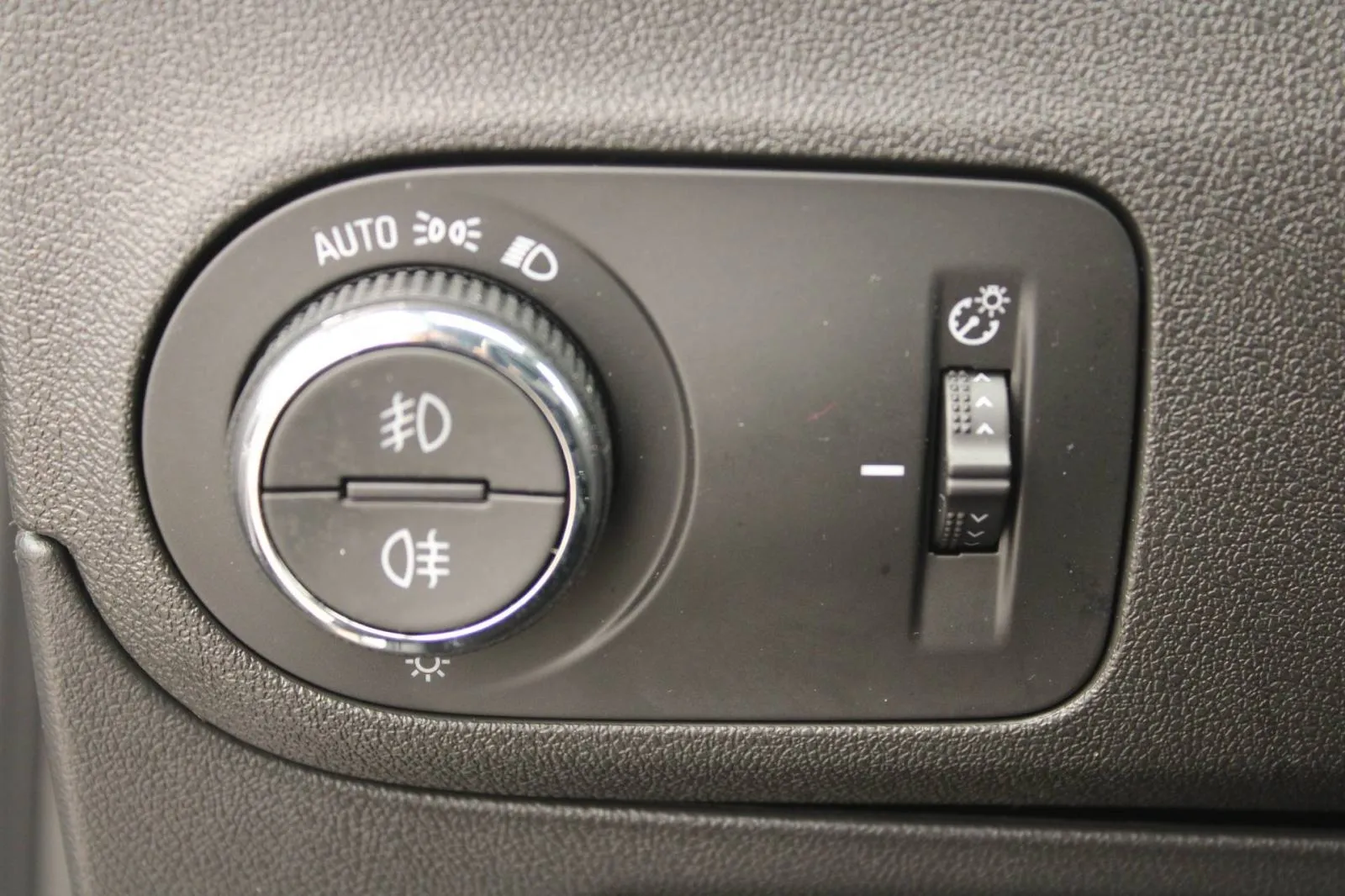 opel crossland 1.2 turbo ultimate *led,navigacija,kamera* - slika 13