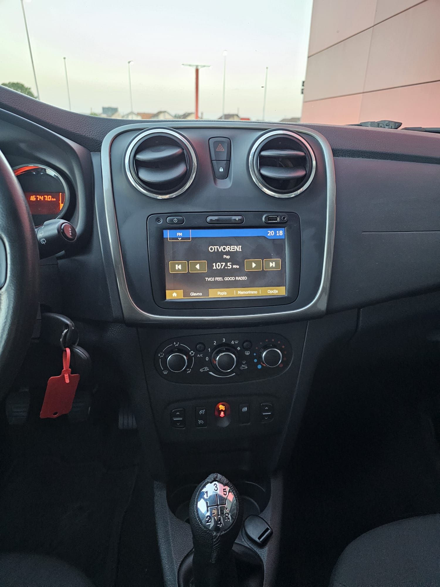 dacia sandero 1,5 dci 90 s&s ,2016 g. 167000 km - slika 8