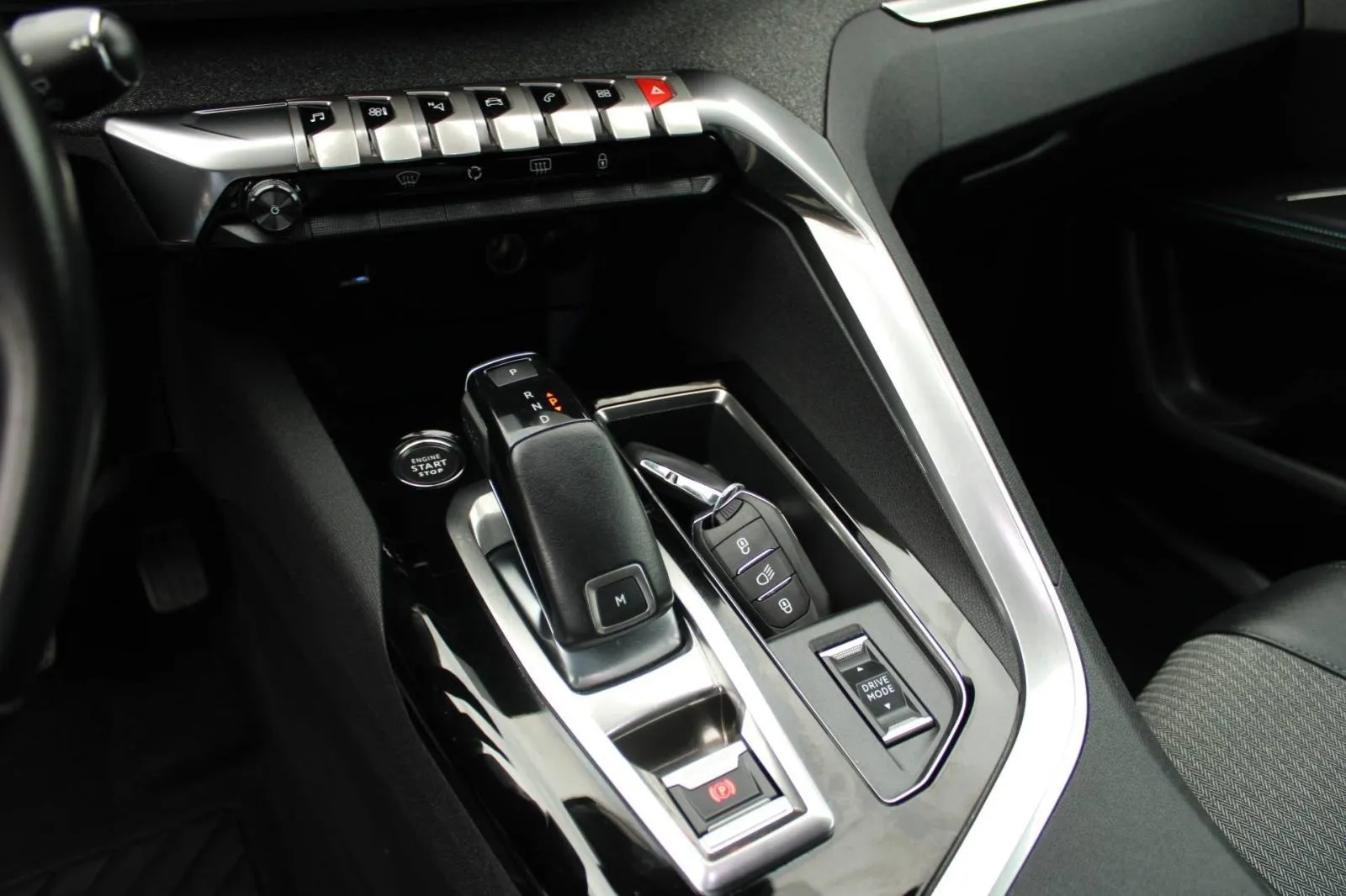 peugeot 5008 1.2 puretech automatik allure *7 sjedala, led, navigacija - slika 12