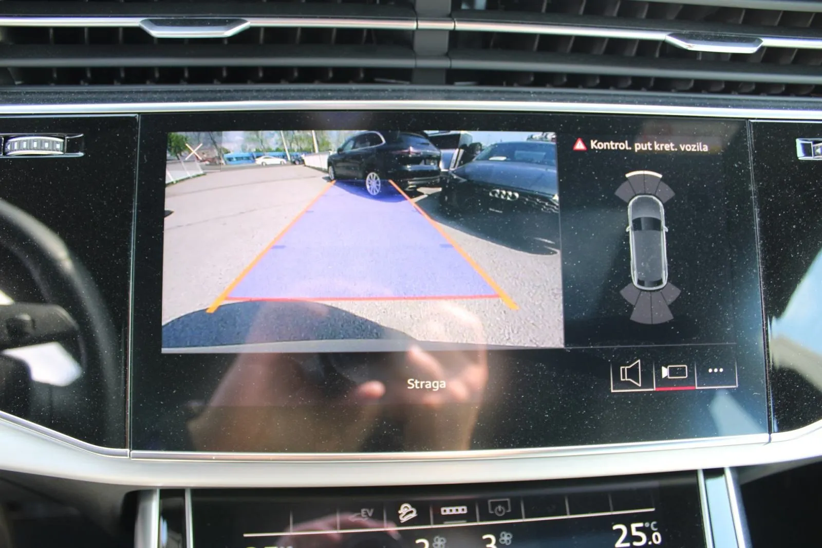 audi q8 55 tfsi quattro s-line *panorama,led,navigacija,kamera* - slika 20