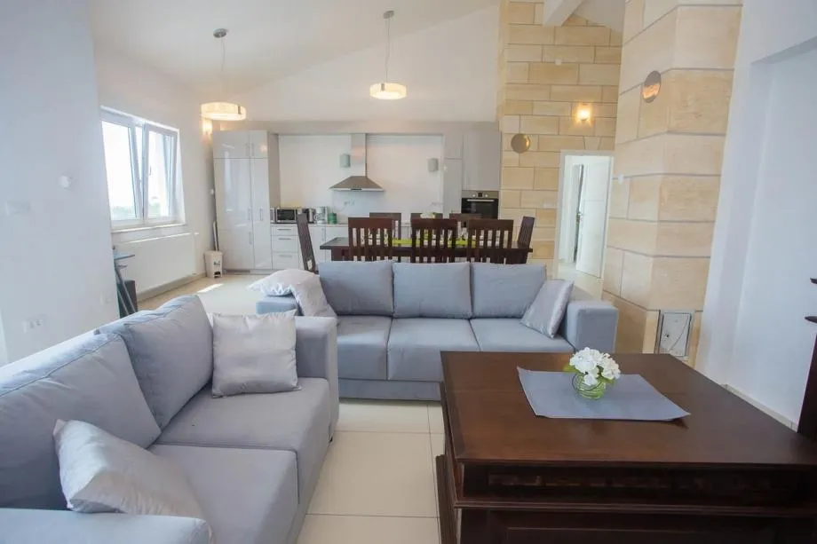 poreč-vila sa tri apartmana i panoramskim pogledom na more (prodaja) - slika 11