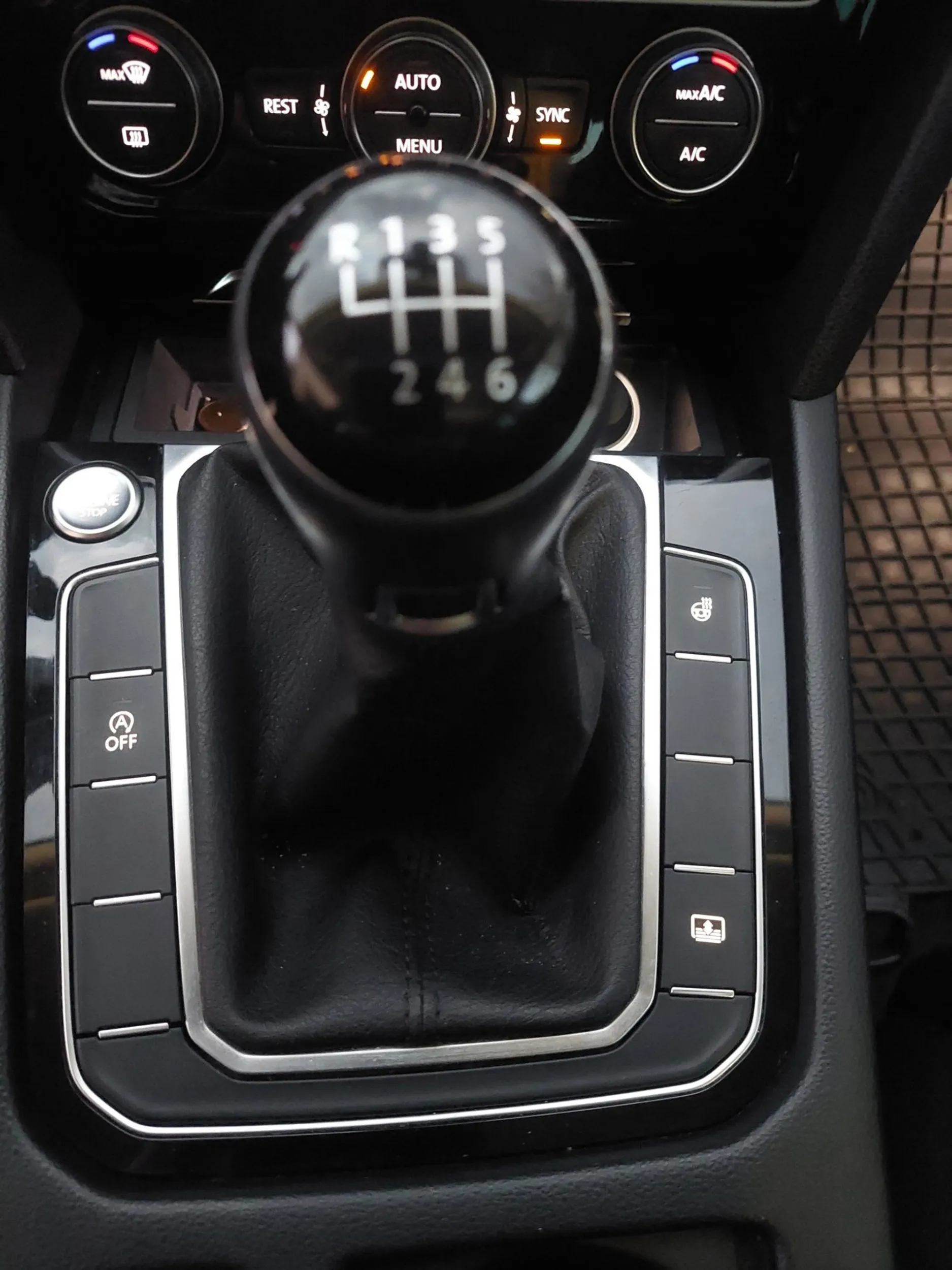 passat 1.6tdi highline,virtual cockpit,360 senzori,koža,panorama,led - slika 5