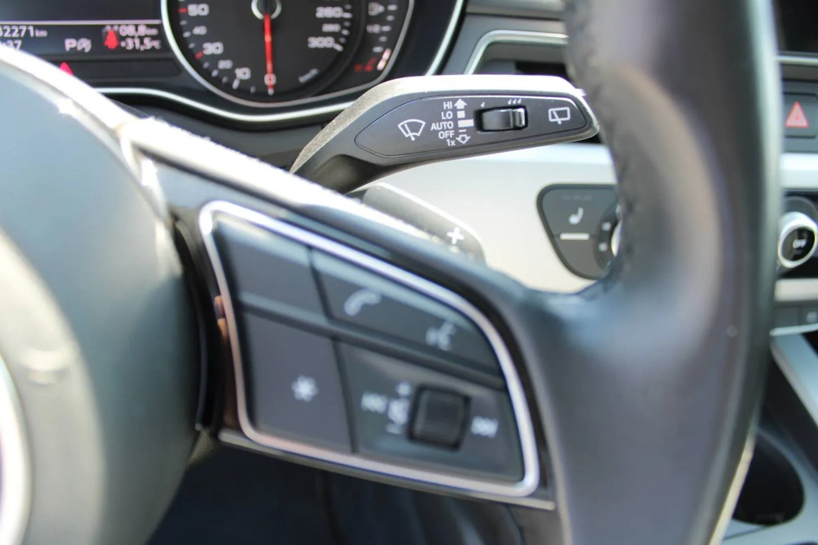 audi a4 avant 35 tdi s-tronic s-line *navigacija, led* - slika 16