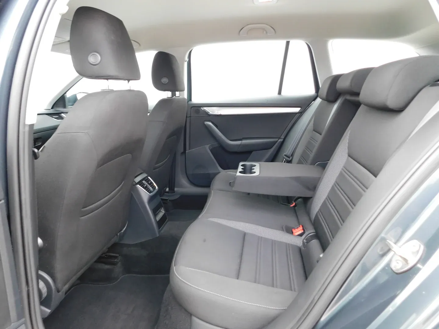 11176 škoda octavia combi ambition 1.6 tdi - slika 10
