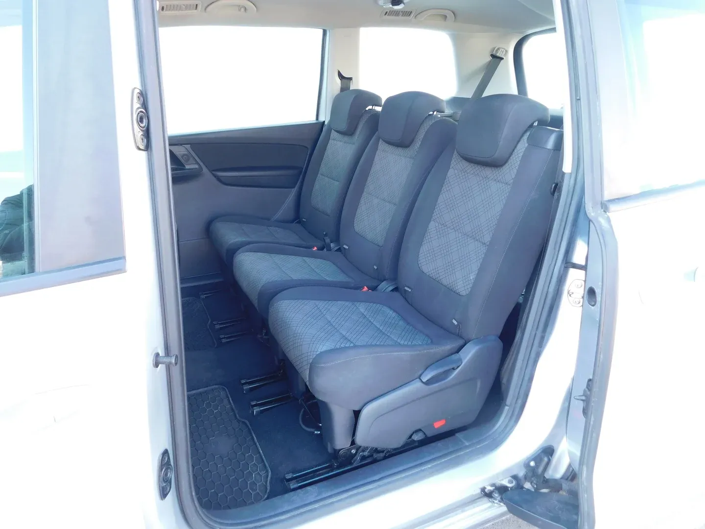 06103 volkswagen sharan fl 2.0 tdi dsg trendline - slika 12