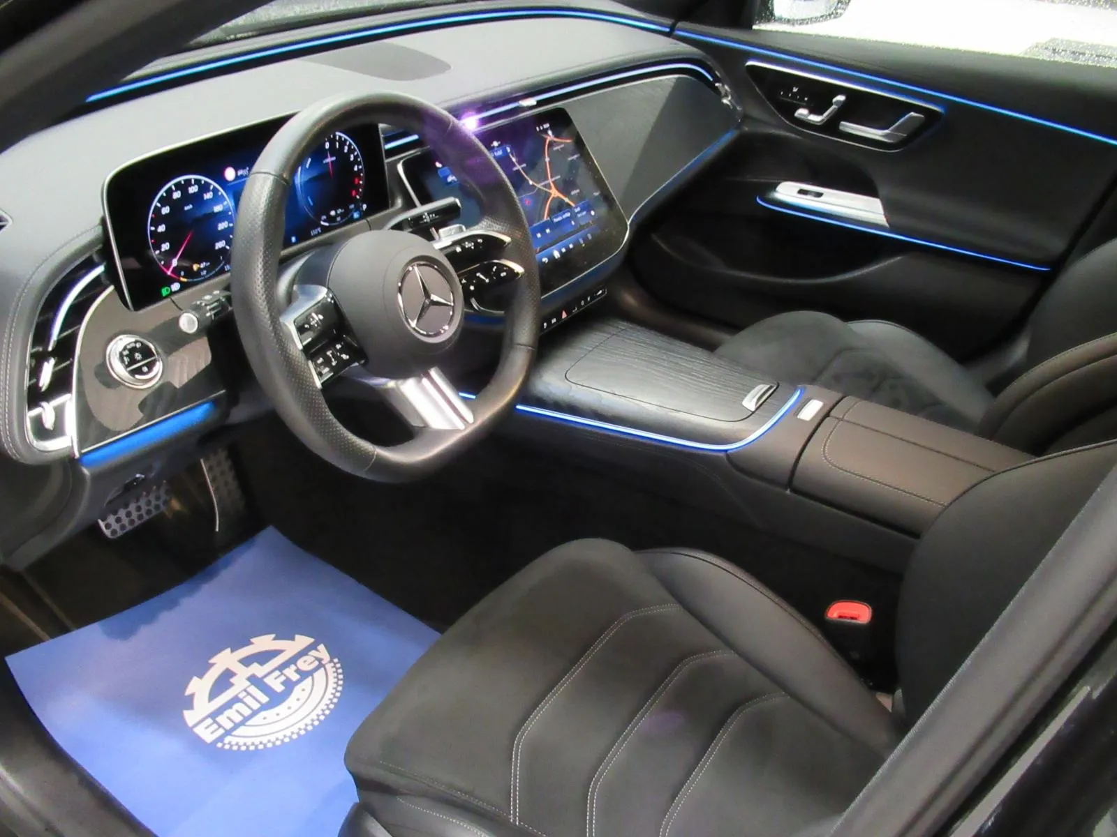 mercedes-benz e-klasa 300 de amg line/night paket/digital light/360° - slika 17