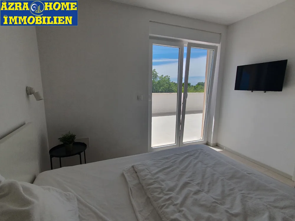prodaja kuće sa bazenom, vodnjan, 180 m2 s terasama, bazen 30m2 - slika 22