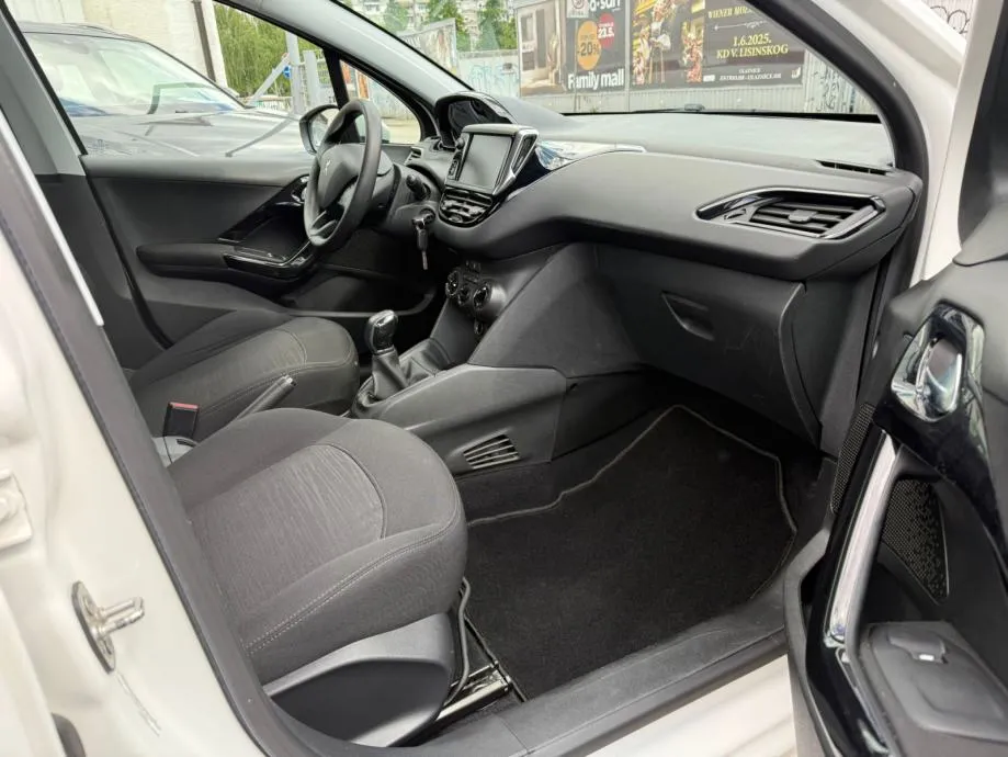 peugeot 208 1,5 bluehdi, navi, klima, tempomat, 4x garancija!!! - slika 20