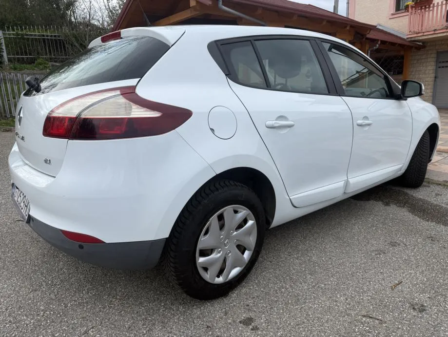 renault megane 1.5dci 2015 redizajn, odlično stanje - slika 3