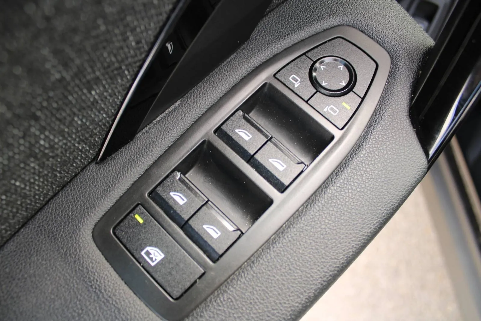 bmw x1 18d automatik *led, navigacija, kamera* - slika 14