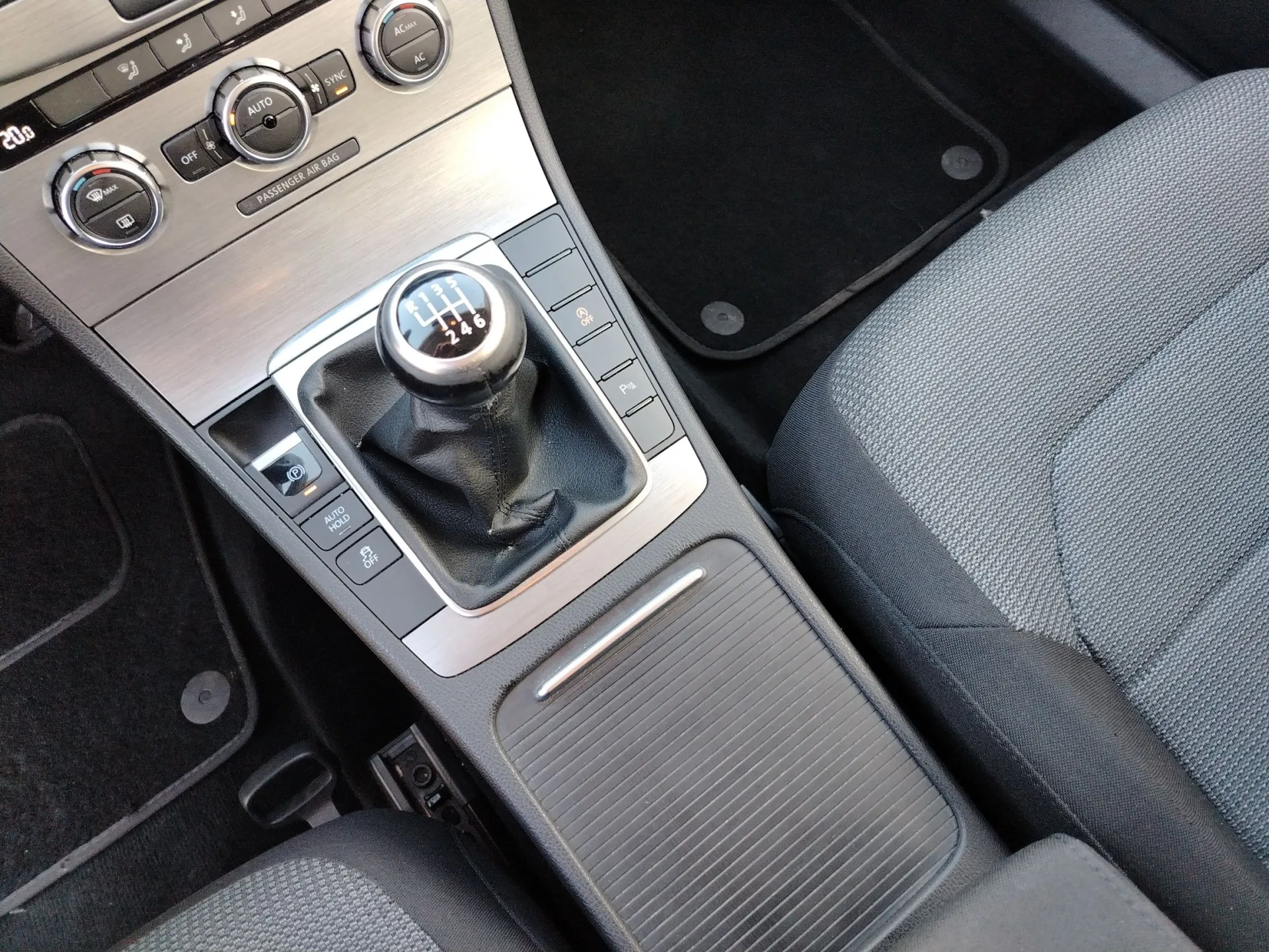 vw passat variant 2,0 tdi bmt comfortline - slika 13
