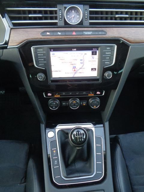 vw passat variant 2,0 tdi r line/led/navi/gr.sj./temp/pdc/ambl/alu18 - slika 5