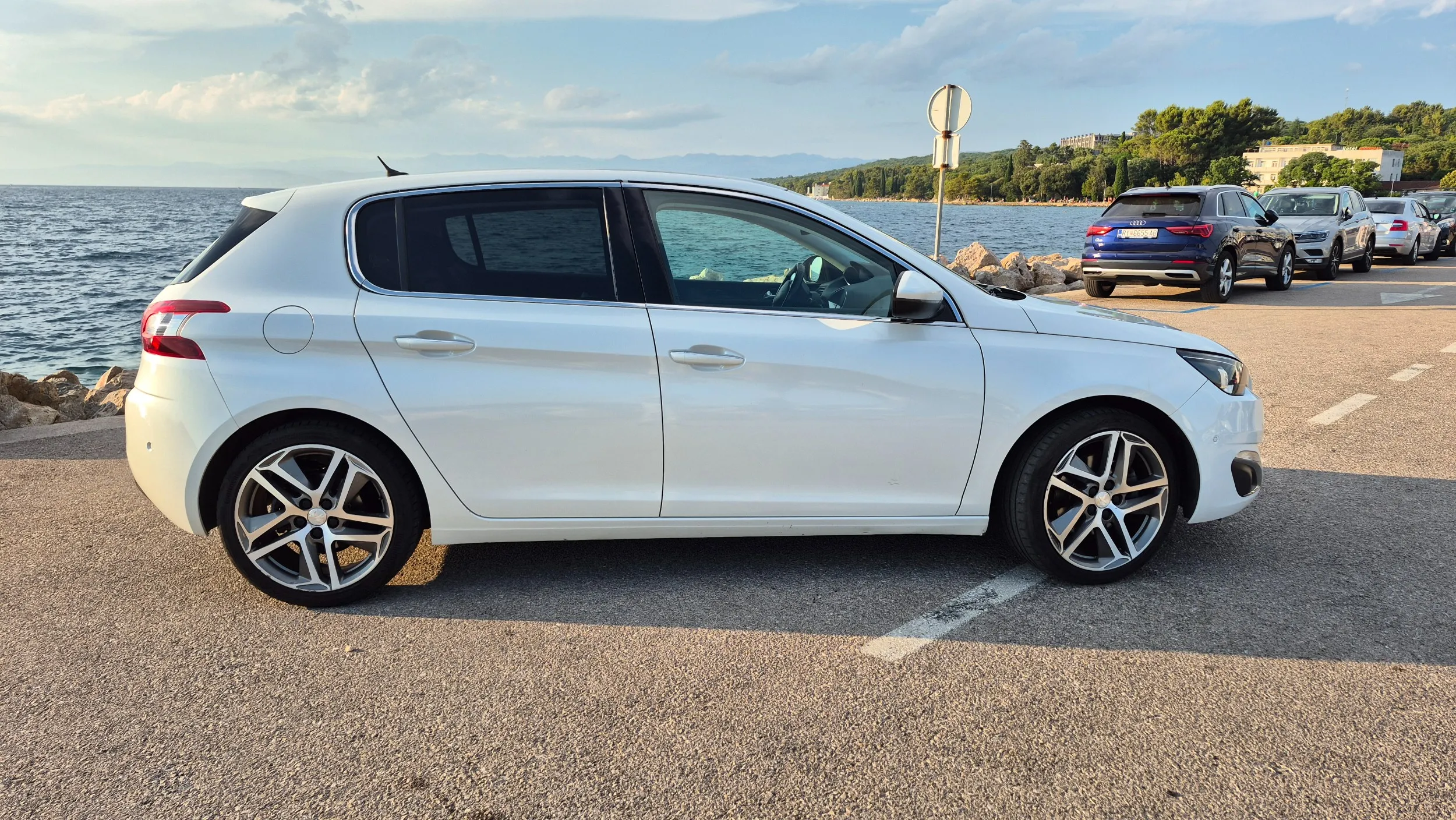 peugeot 308 1.6 thp allure 156 ks – 2013. – panorama – navigacija - slika 3