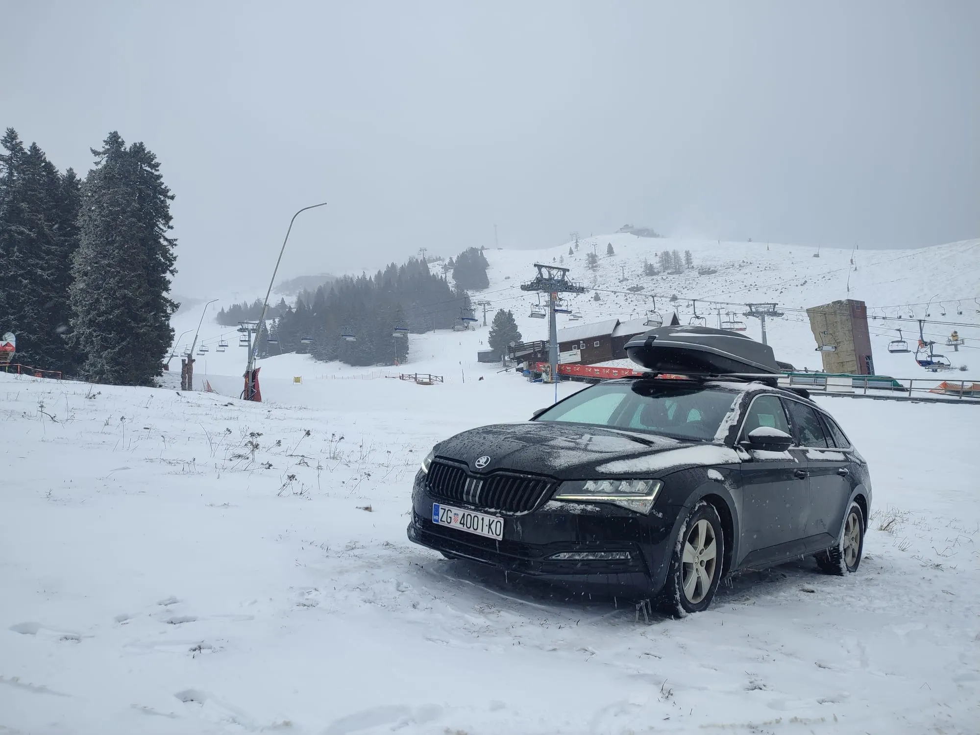 škoda superb 2023 | 2 seta alu felgi+ljetne i zimske gume | top stanje - slika 1