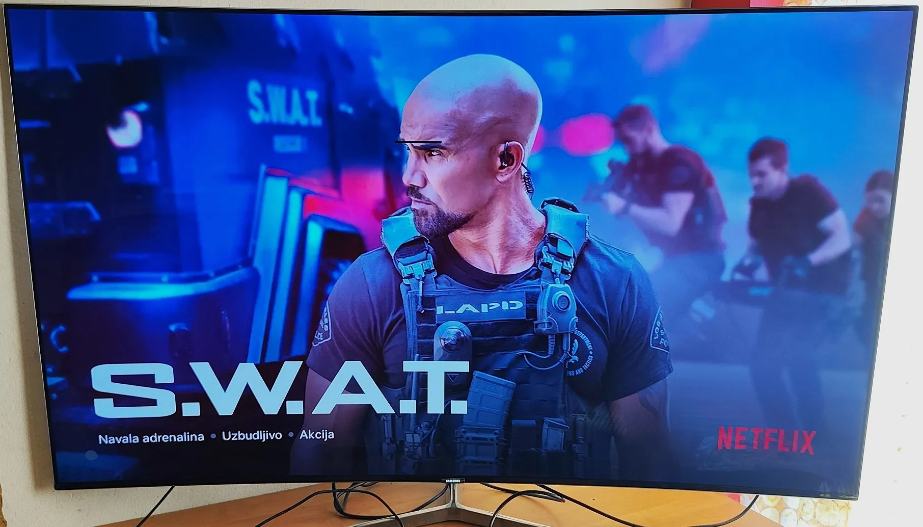 samsung zakrivljeni suhd 65" 163cm 4k - slika 3