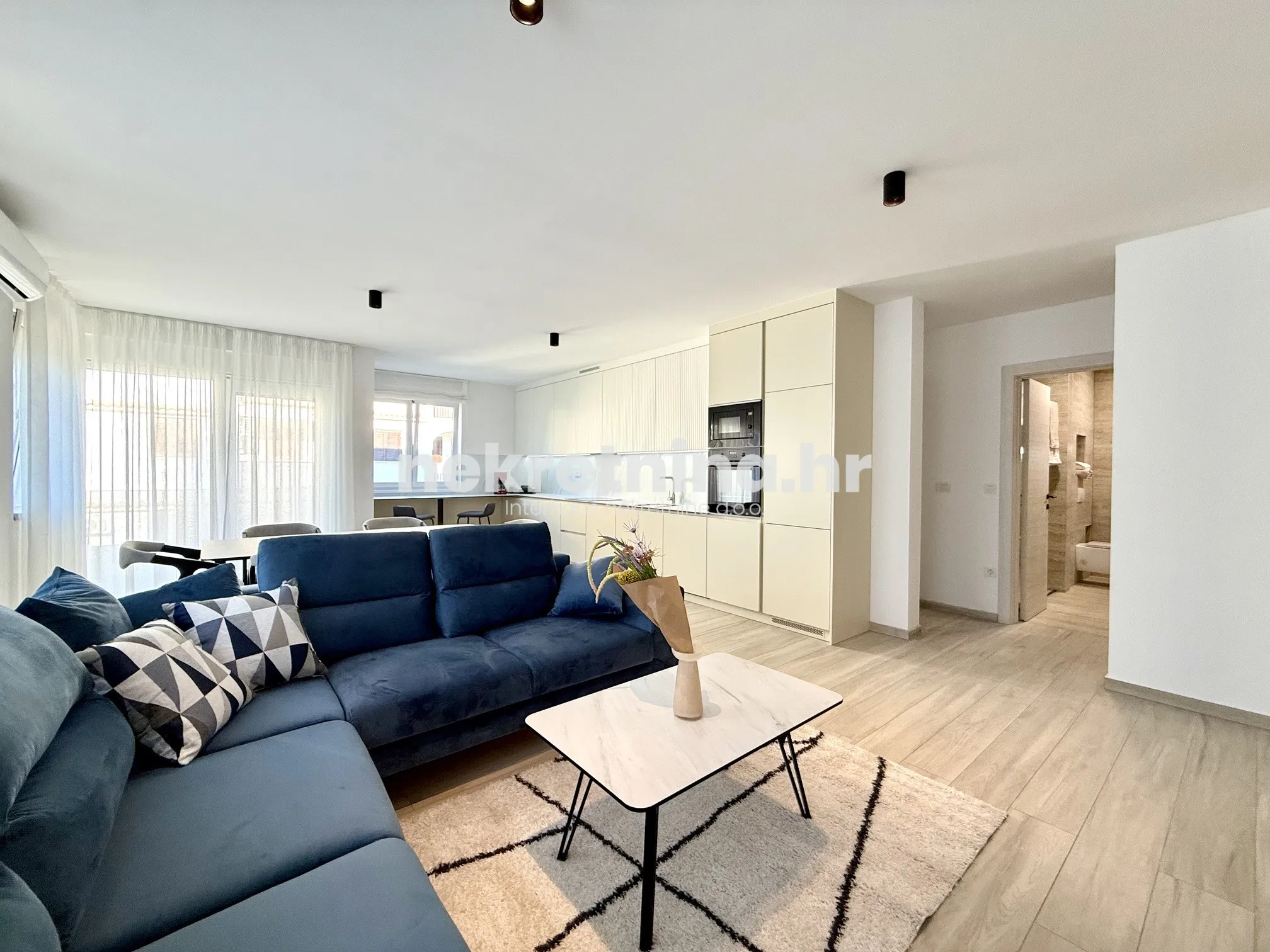 prodaja - trosobni stan: poreč, 105m2 + spremište 30m2, novogradnja - slika 3