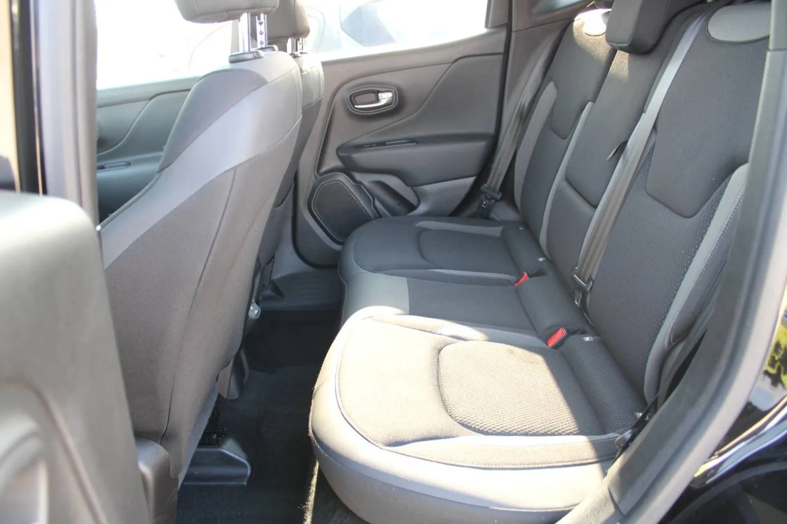jeep renegade 1.3 t4 phev limited 4x4 automatik - slika 18