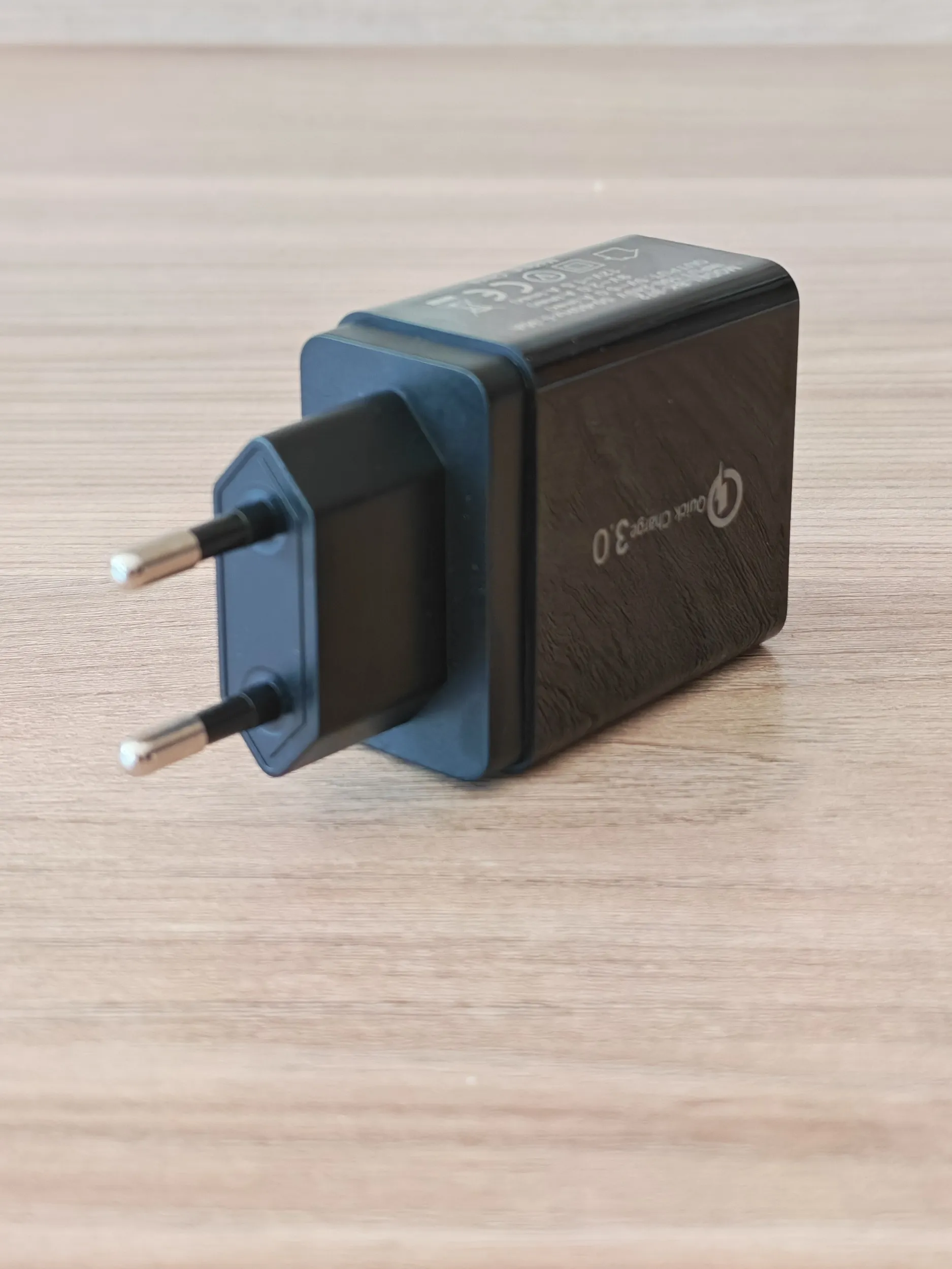punjač za mobitel quick charge 3.0 - slika 4