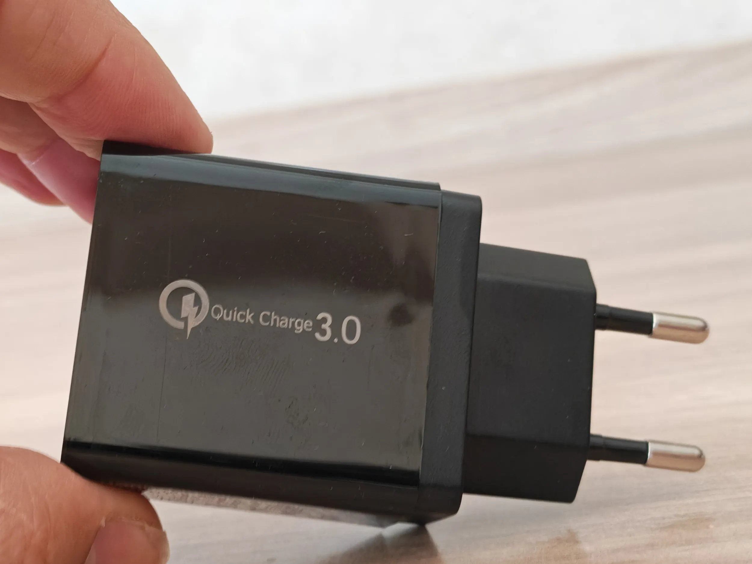punjač za mobitel quick charge 3.0 - slika 7