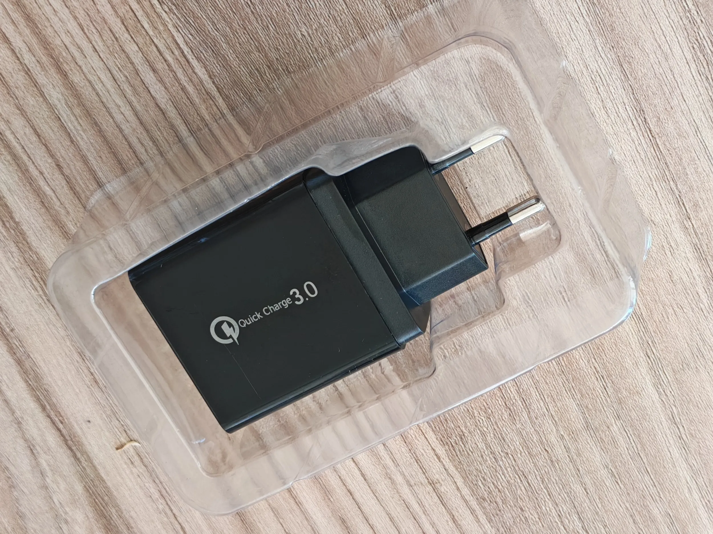 punjač za mobitel quick charge 3.0 - slika 2