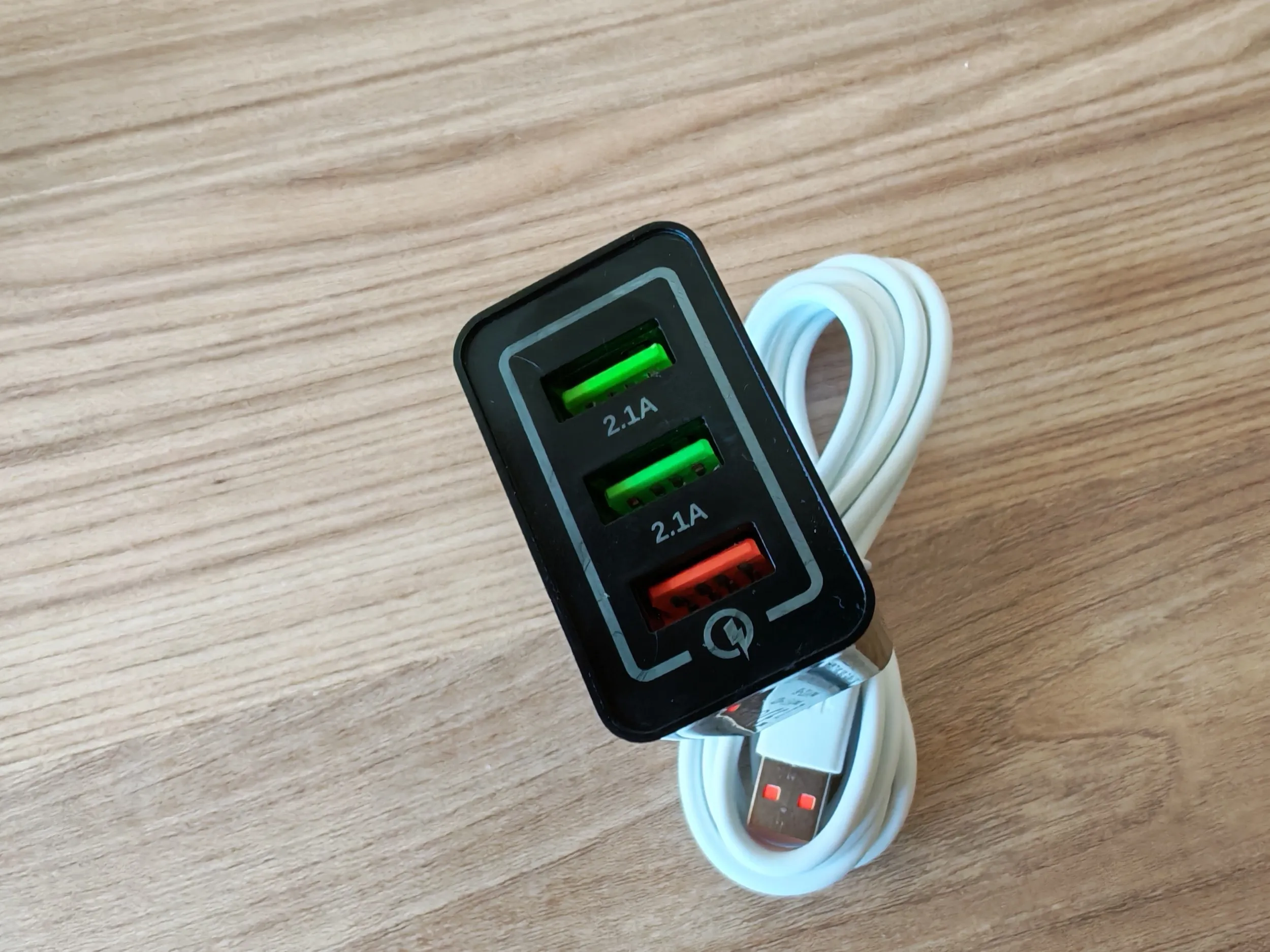punjač za mobitel quick charge 3.0 sa kablom c 1,50 m - slika 3
